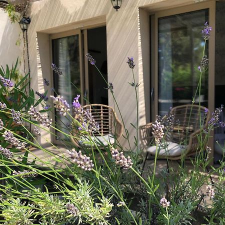 Bed and Breakfast Mas De La Fadeto Les Baux-de-Provence Exterior foto