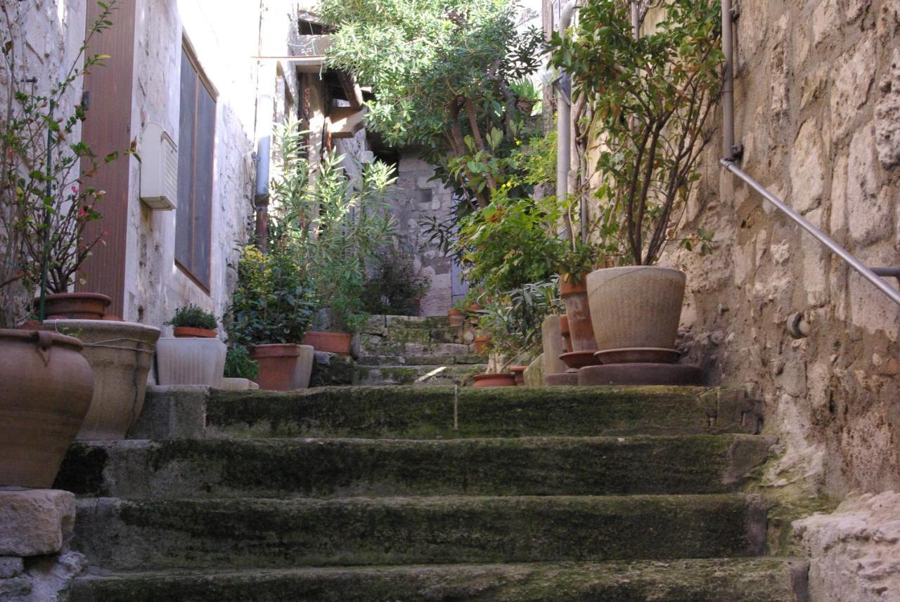 Bed and Breakfast Mas De La Fadeto Les Baux-de-Provence Exterior foto